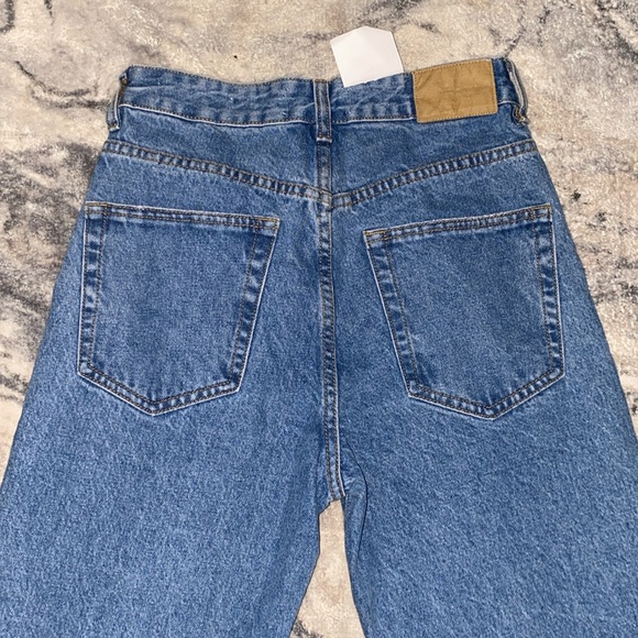 NWT DISTRESSED JEANS - Picture 7 of 7